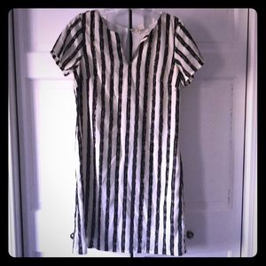 Short sleeve black and white lined dress